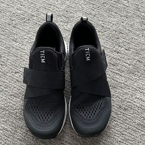 TIEM Women's Black Athletic Biking Shoes